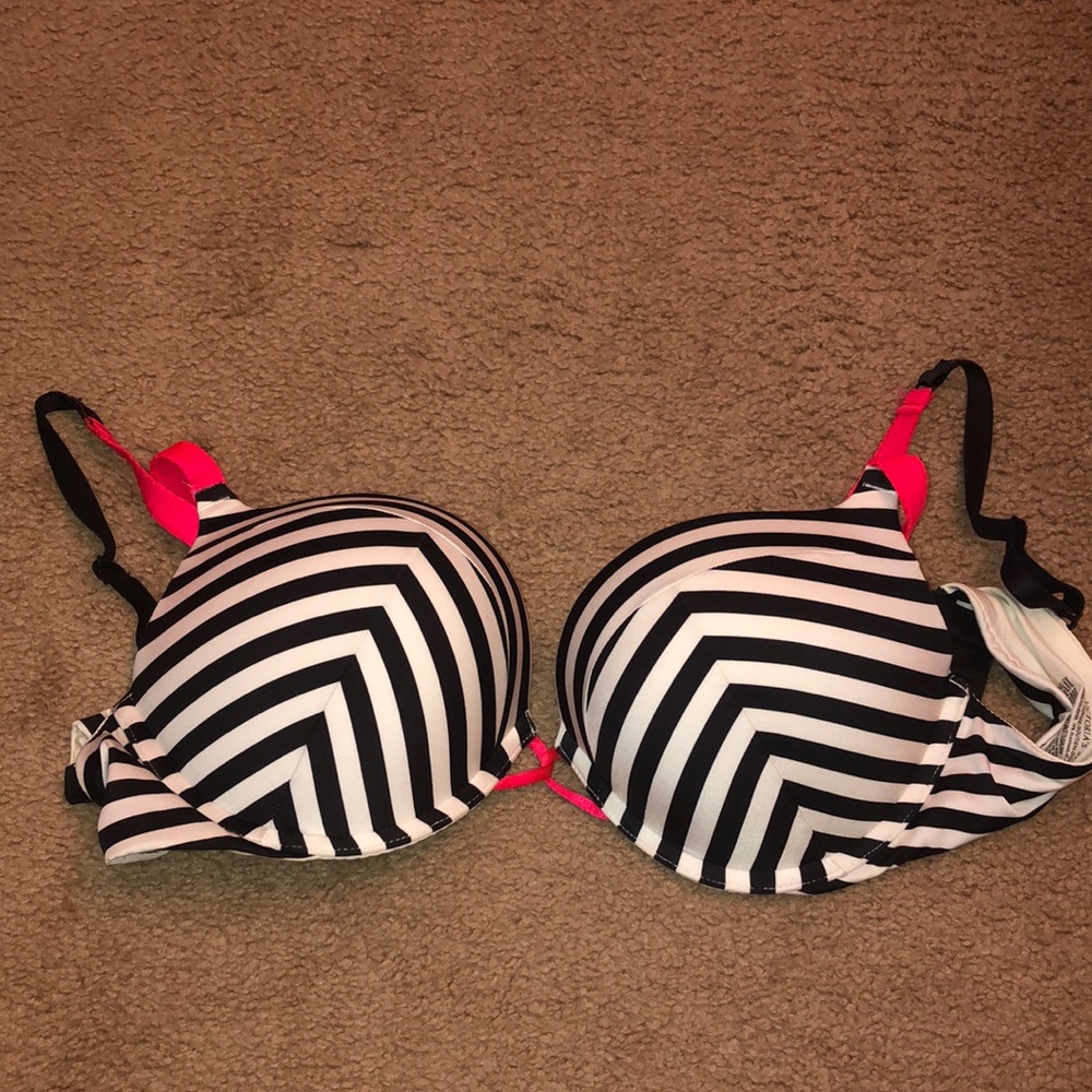 Victoria’s Secret Bombshell Plunge Bra